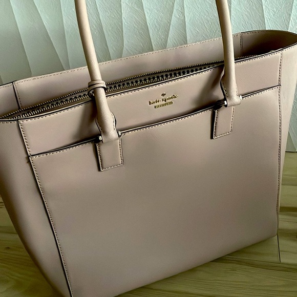 Kate Spade Leather Tote. - Picture 2 of 7